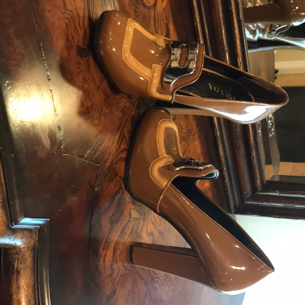 Prada - Picture 2 of 6